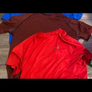 Just the middle Burgundy shirt isn’t set aloud size Large